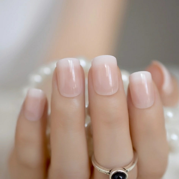 24 Short press on Nails Ombre French Fade Natural - Picture 4 of 5